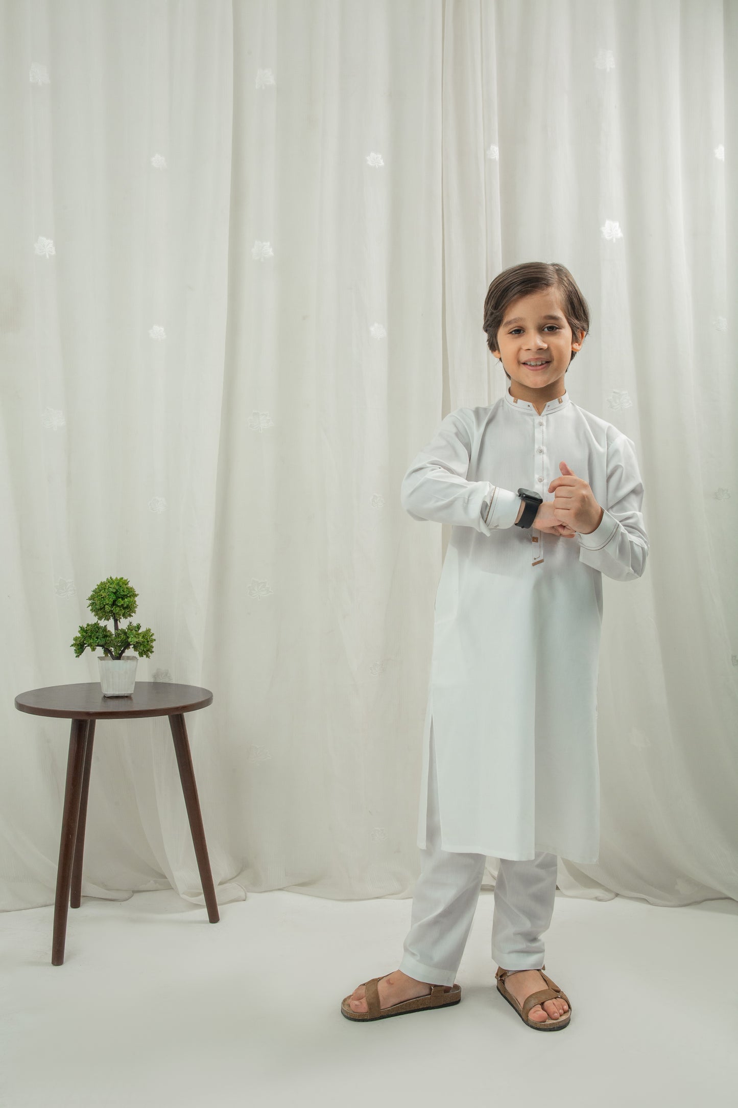 Off white designing kurta pajama