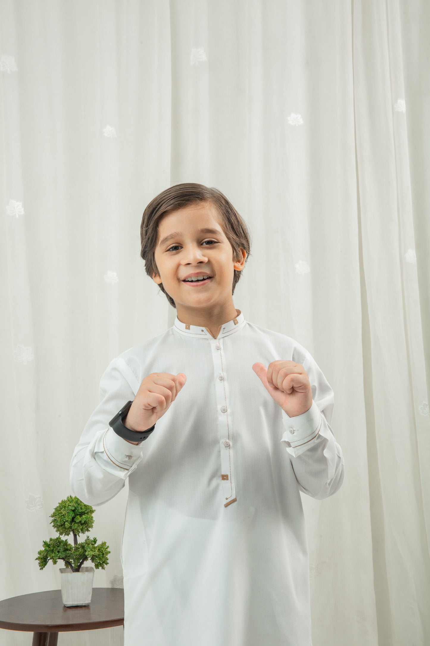 Off white designing kurta pajama